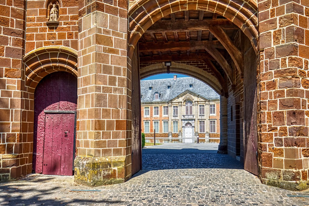 HDR Abbaye Abdij van Averbode religie reliogion belgie belgique kerk eglise spiegelvijver klooster kerkfotografie kathedraal rooms katholiek